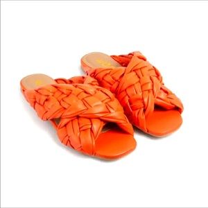 EGO WOVEN CROSSED FLAT SANDALS